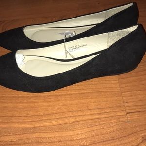 Black pointed toed flats